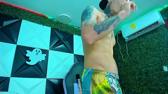 Boy_tatto77 live cam on Stripchat