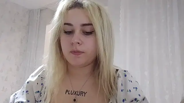 IsaWhitton live cam on Stripchat