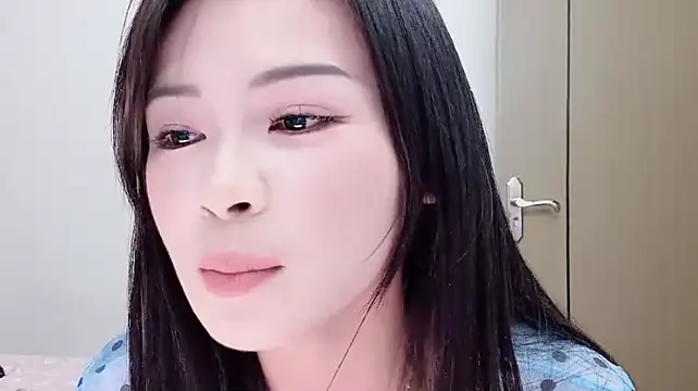 tingting9995 live cam on Stripchat