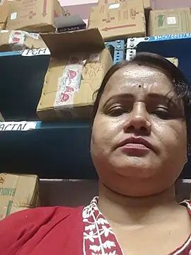 Poly-11 live cam on Stripchat