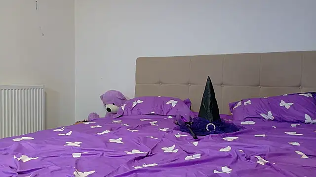 SweetMaddy888 live cam on Stripchat