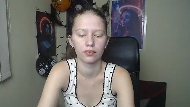 StellaCRL live cam on Stripchat
