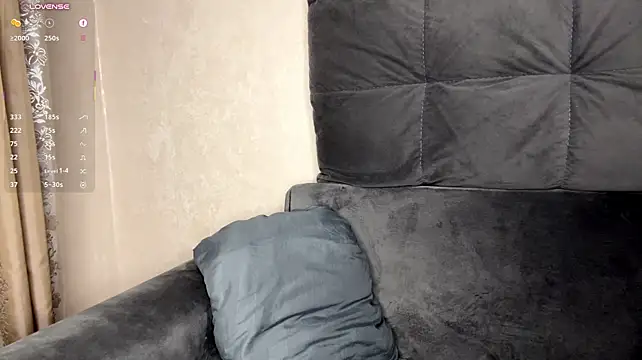 LoraDavi live cam on Stripchat