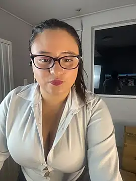 LuisAny live cam on Stripchat