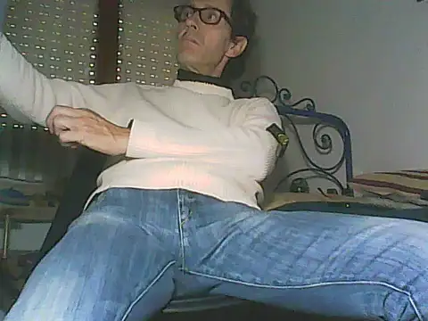Moro_ra live cam on Stripchat