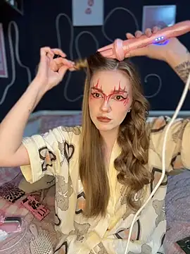 MilaMoone live cam on Stripchat