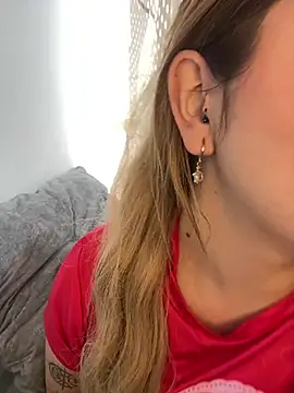 Kiki_11 live cam on Stripchat