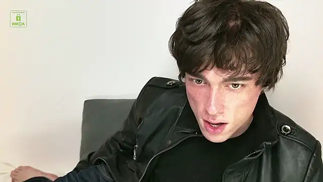 mark_shot (M young) - show hard cock