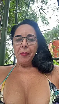 regina475 (F milf) - Dedinho no cu com creminho