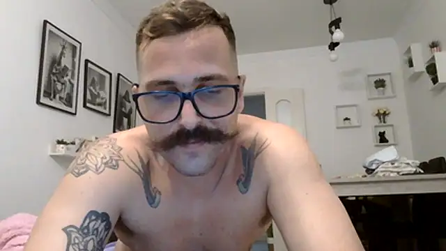 yanick931 live cam on Stripchat