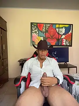 Felipe-ReyesF4 live cam on Stripchat