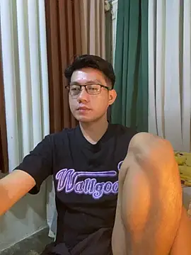 xshyboyx live cam on Stripchat