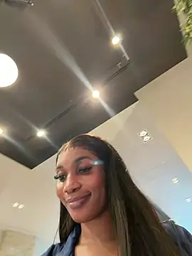 ___Nessa live vor der Cam