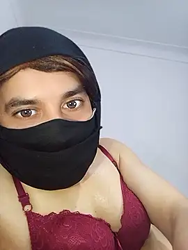Banouti_23 live cam on Stripchat
