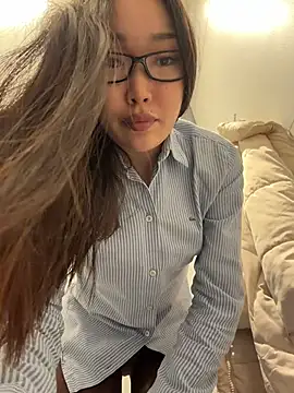 trytomakememoam live cam on Stripchat