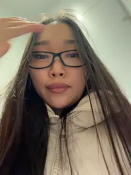 trytomakememoam live cam on Stripchat