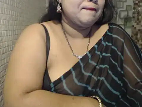 Oh_Maya live cam on Stripchat