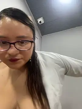 LuisAny live cam on Stripchat