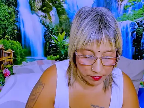 indianroxy的直播畫面