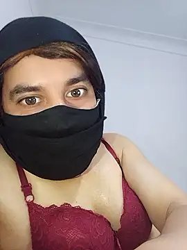 Banouti_23 live cam on Stripchat