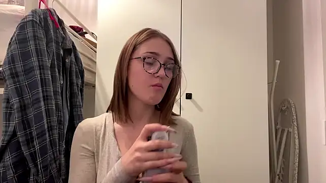 sereneglowz live sex cam