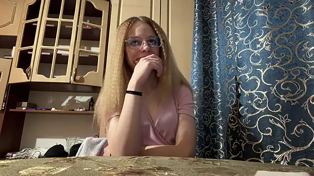 rainbowsecret (F teen) - Lift up dress and show my cute legs