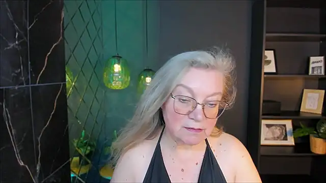 NataliMellow live cam on Stripchat
