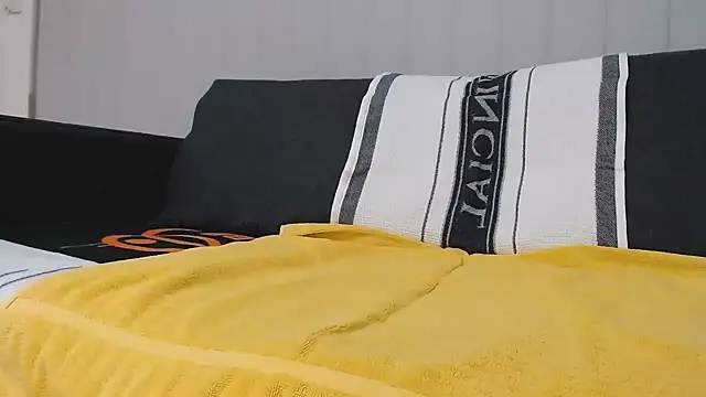 lilchristian@xh live cam on Stripchat
