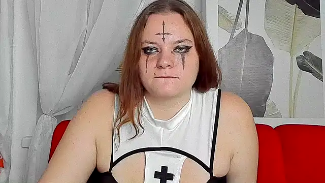 LunaArcher live cam on Stripchat