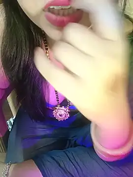 Sweetyi live cam on Stripchat