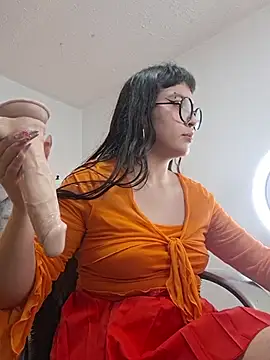 Lubnna live cam on Stripchat