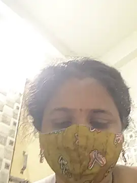 Mahivi live cam on Stripchat