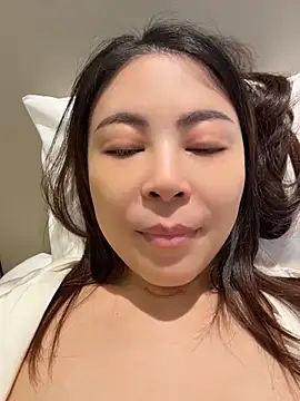 YaoYao8888 live cam on Stripchat