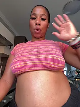 CurvyDesire1