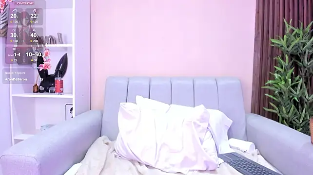 Vallolet_mystic live cam on Stripchat
