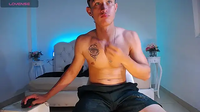Maverick27_ live cam on Stripchat