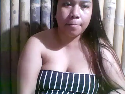 pinaychubbygirl live cam on Stripchat