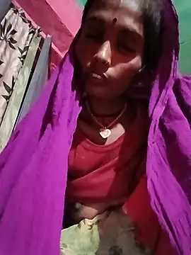 Rinee_suwanee的直播畫面