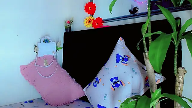NathalialLooes live cam on Stripchat