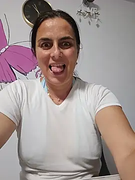 IsabelleCraft live cam on Stripchat