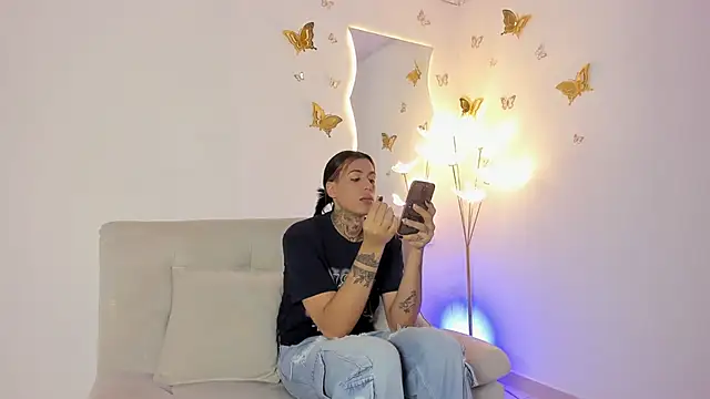 ArohomLester_ live cam on Stripchat