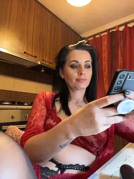 Hotmomcheckk_