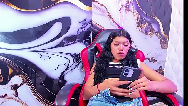 emily_rosse04 live cam on Stripchat