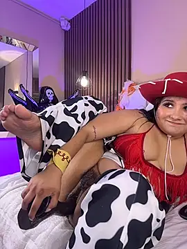 AvyMilton live cam on Stripchat
