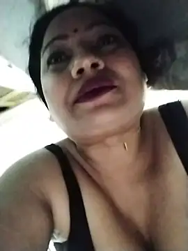 Cute-Janvi20 live cam on Stripchat
