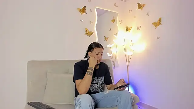ArohomLester_ live cam on Stripchat