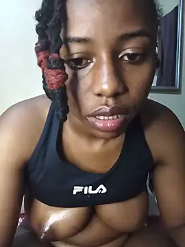 PrettyNoela live cam on Stripchat