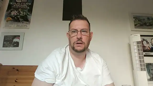 BigWelshPete live cam on Stripchat
