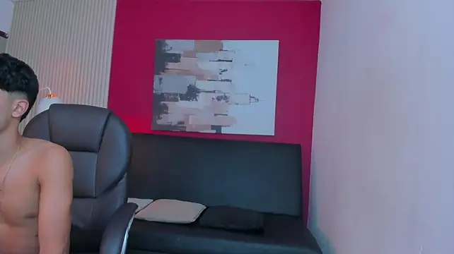 Naughty_BoyW live cam on Stripchat
