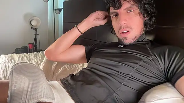 beranco19 live cam on Stripchat